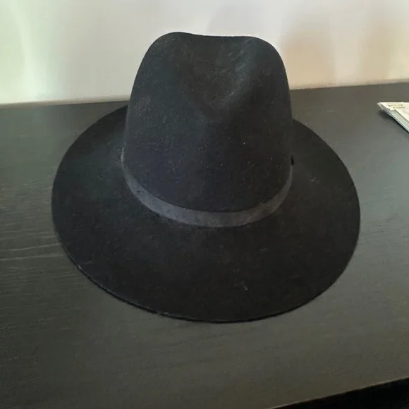 Auxiliary Black Hat - Picture 1 of 4